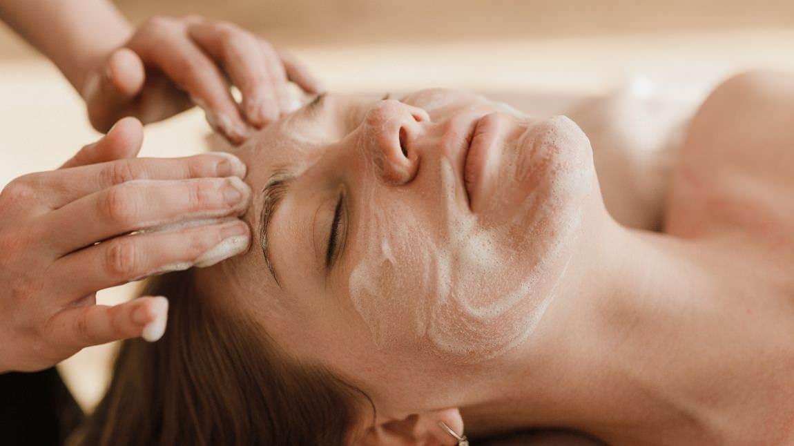 Dermatologlardan Uyarı: Günlük Kullanılan Cilt Ürünleri Tehlike Oluşturuyor!
