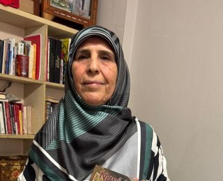 Diyarbakırda 7 Çocuk Anneden İlham Verici Hikaye: 60 Yaşında Okuma Yazma Öğrendi, 71 Yaşında Kitap Yazdı