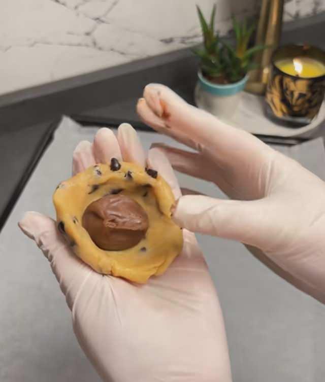 Dolgulu Damla Çikolatalı Kurabiye Tarifi: Çikolata Severler İçin Nefis Lezzet