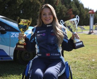 Dünyada İlk: Tekerlekli Sandalyeyle Başarıya Ulaşan Kübra Denizci Keskinin İlham Verici Hikayesi