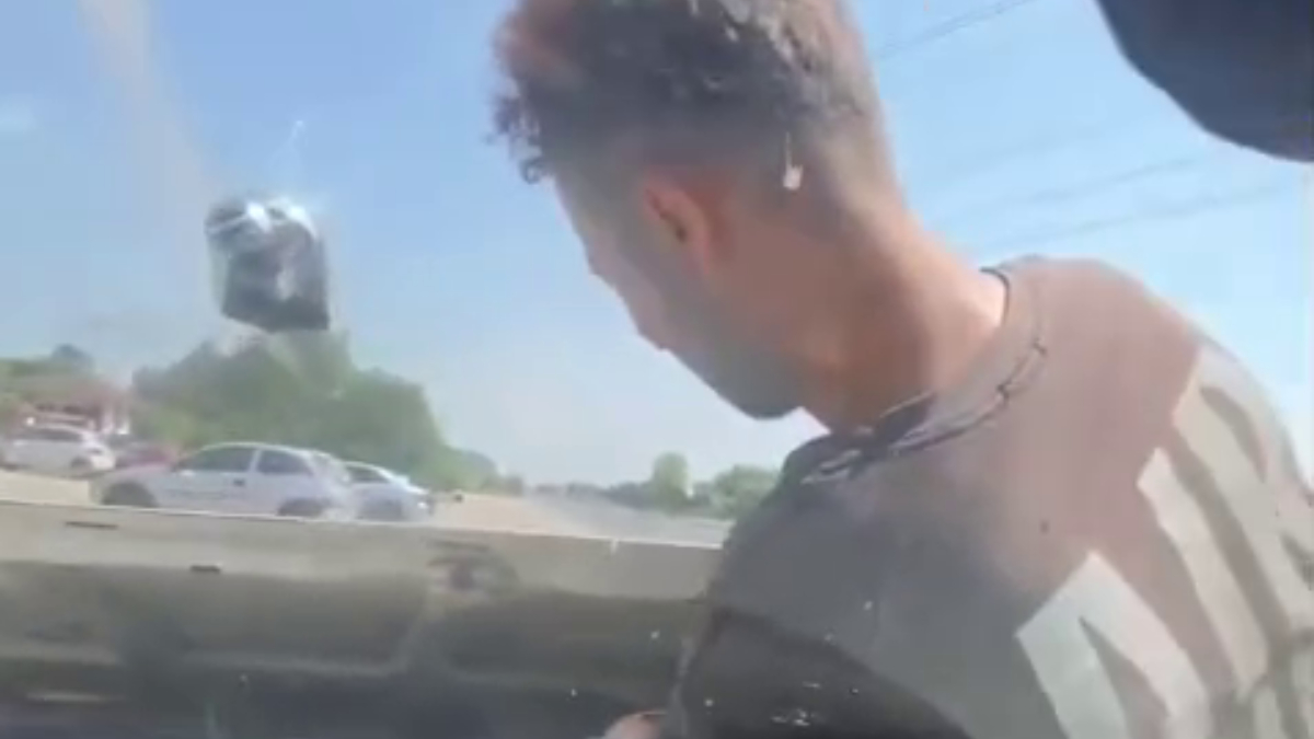 Düzcede Arıza Tespiti İçin Ustayı Motorun İçine Bindirip Kaput Açık Sürüş Deneyimi