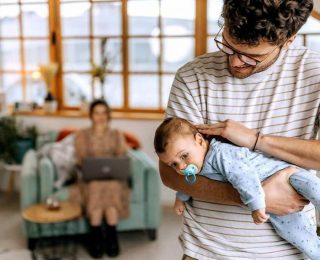 Ebeveynliğe İlk Adım: Aday Anne-Babalara Bakanlıklardan Eğitim Desteği Imkanı!