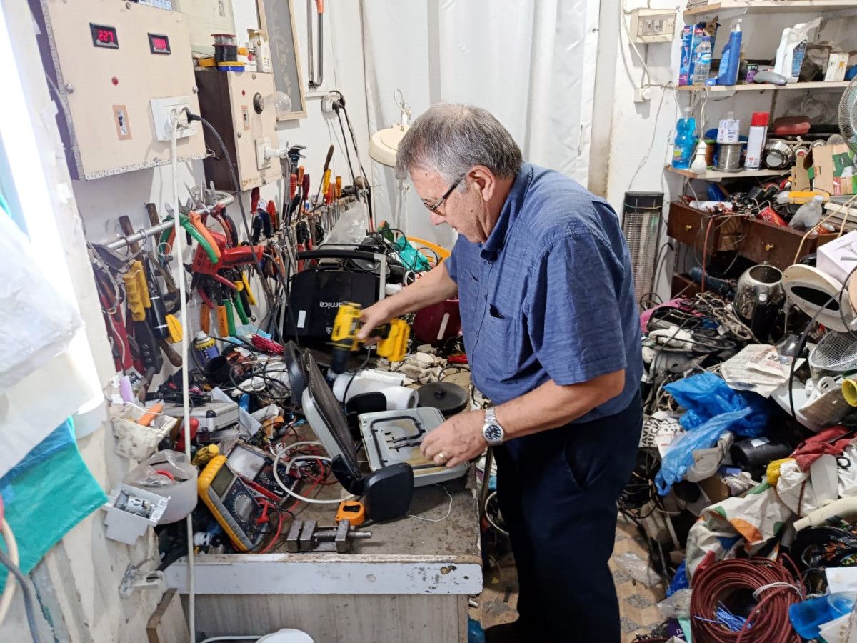 Edirne'nin 53 Yıllık Elektrik Ustasıyla Günlük Çalışma Ritmi ve Yılın Ahisi Seçilişi