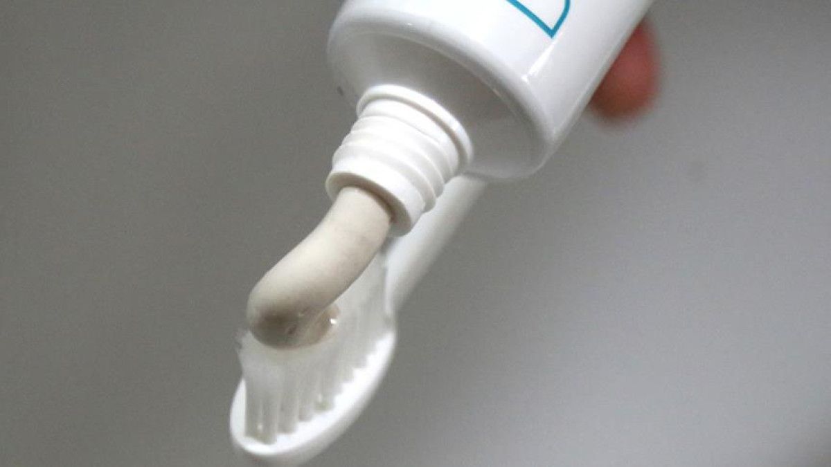 Çizikleri Giderici Diş Macunu Uygulaması