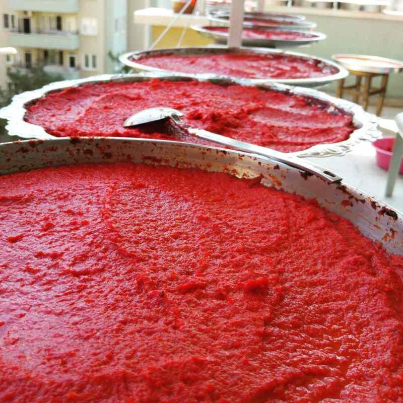 En Kolay Biber Salçası Yapımı Rehberi: Adım Adım Püf Noktalarıyla Lezzetli Tarif