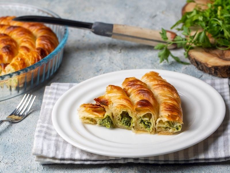 En Lezzetli Otlu Dolama Böreği Tarifi: Pratik ve Nefis Tarifler