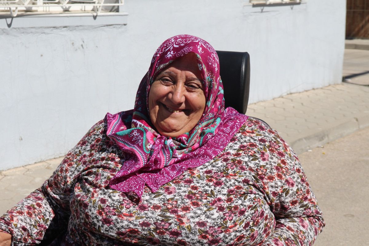 Eskişehirde Tekerlekli Sandalyesi Kırılan Kadına Polislerden Yardım Eli