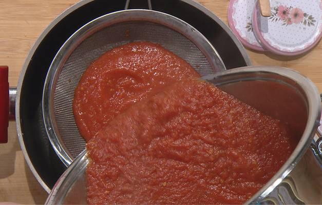 Evde Kışlık Domates Sosu Yapımı: Adım Adım Rehber