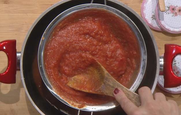 Evde Kışlık Domates Sosu Yapımı: Adım Adım Rehber