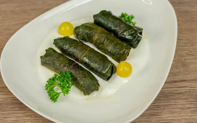 Geleneksel Tatlara Yenilikçi Bir Dokunuş: İncir Yaprağı Sarması Tarifi