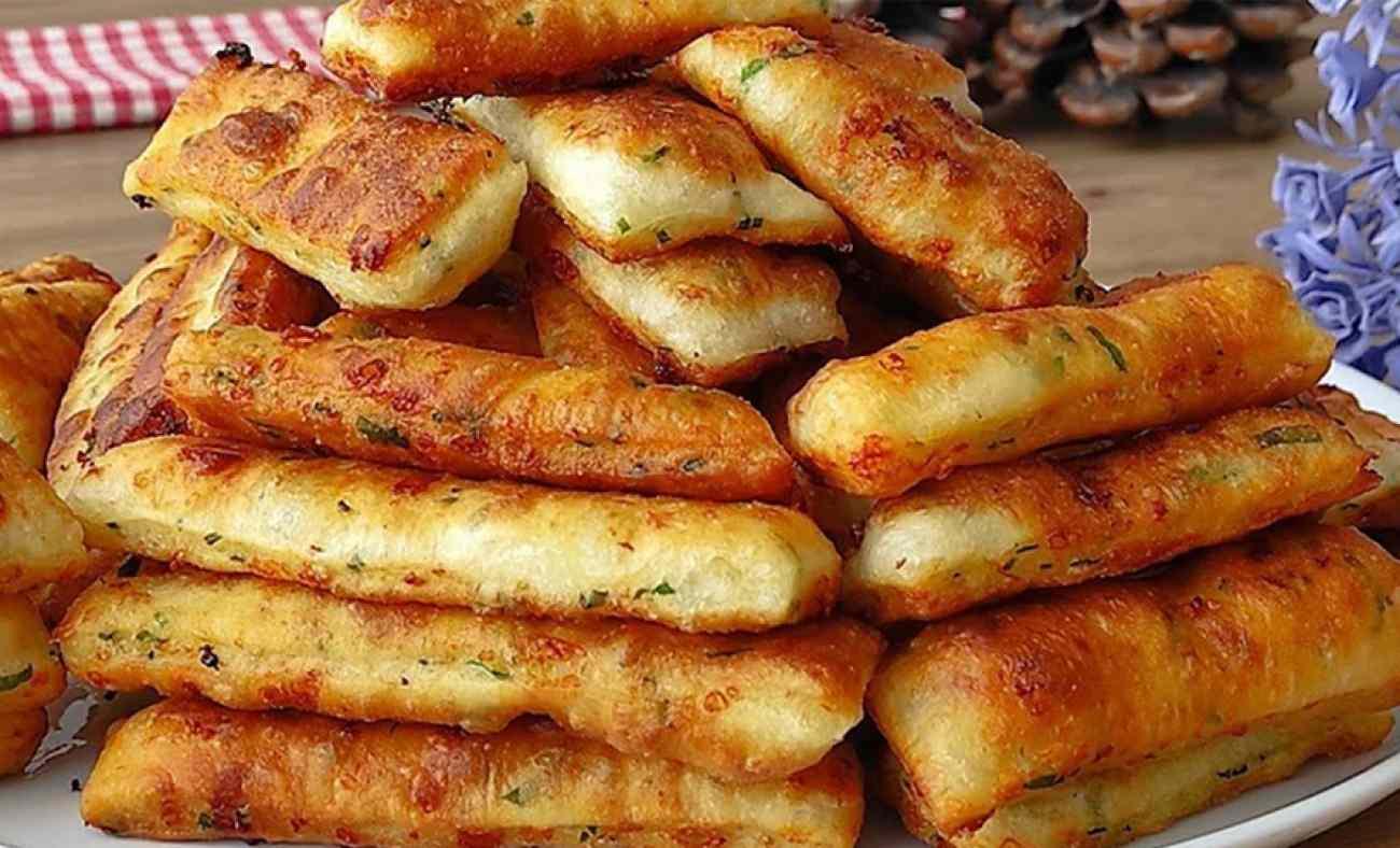 Güne Başlarken Lezzetli Bir Seçenek: Peynirli Maydanozlu Pişi Tarifi