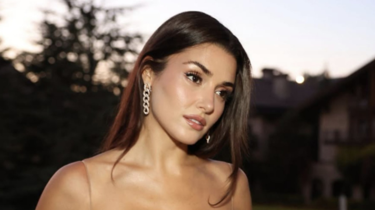 Bir zamanlar hayranlıkla izlenen ve aşk hayatıyla gündemde olan Hande Erçel, son dönemlerde yaşadığı duygusal iniş çıkışlarla gündemden düşmüyor. Sosyetik ve çapkın sevgilisi Hakan Sabancı ile beklenmedik bir şekilde ayrılan oyuncu, yaşadığı hayal kırıklığını atan ilk adımını attı.