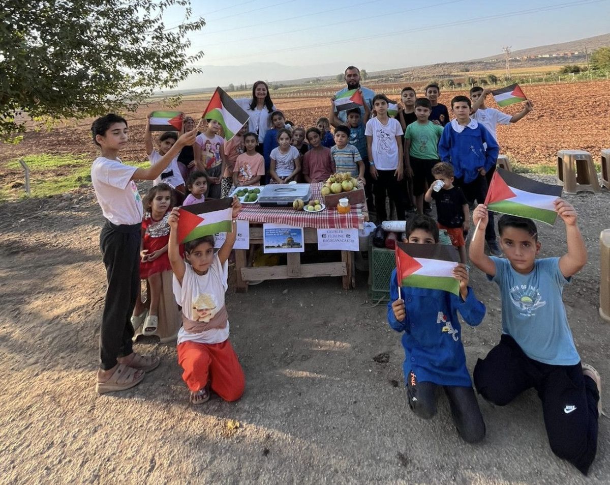 Hatay İlkokul Öğrencilerinden Gazze İçin Yardım: Yiyecek Satışlarıyla Dayanışma
