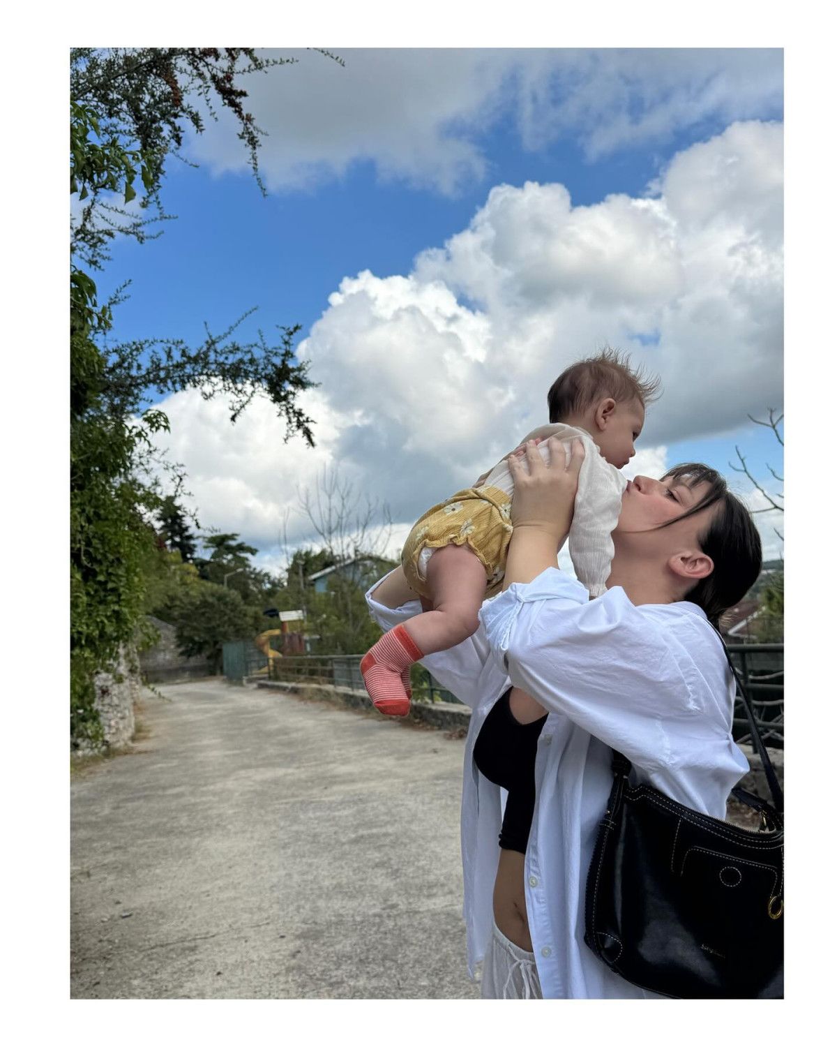 İlk Kez Anne Olan Gizem Karaca'nın Yazlık Son Paylaşımı: 'Yeni Hayatımızın Son 3 Ayı'