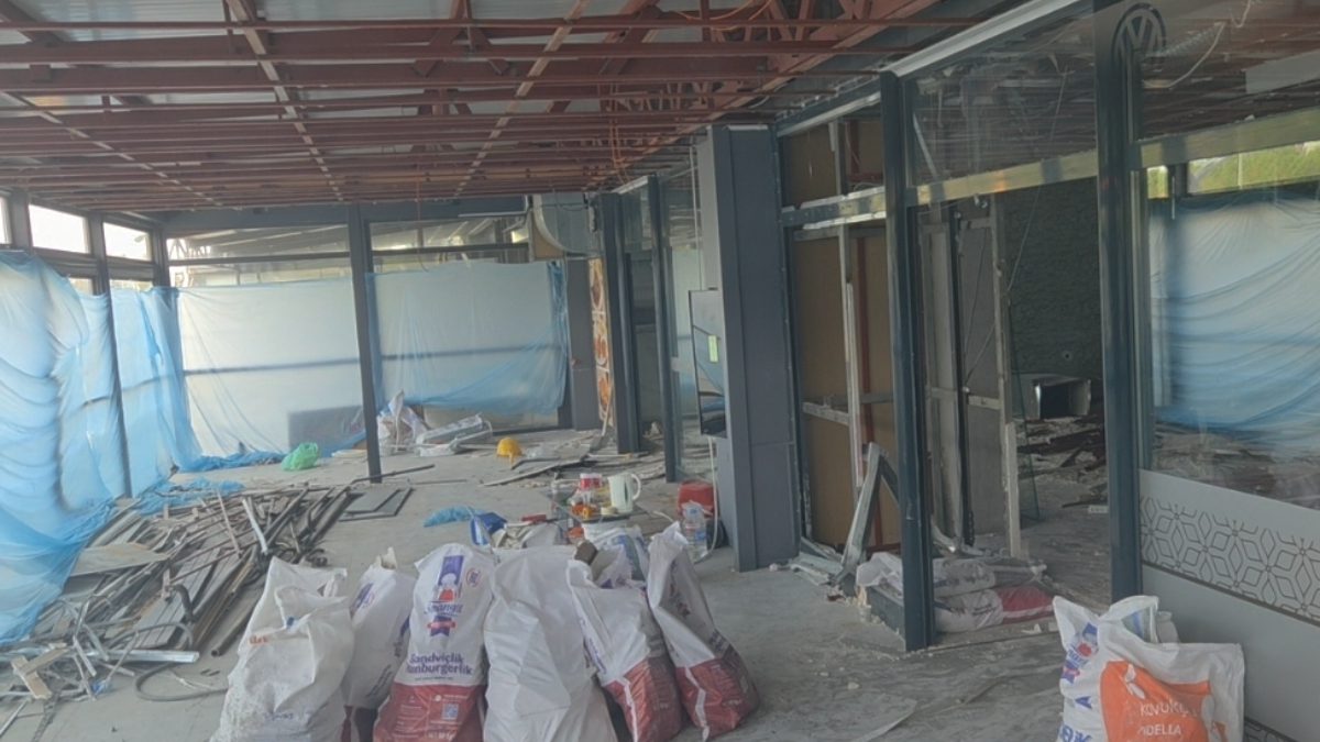 İstanbul'da Kolonların Kesildiği İddia Edilen İş Yeri Güvenlik Nedenleriyle Mühürlendi