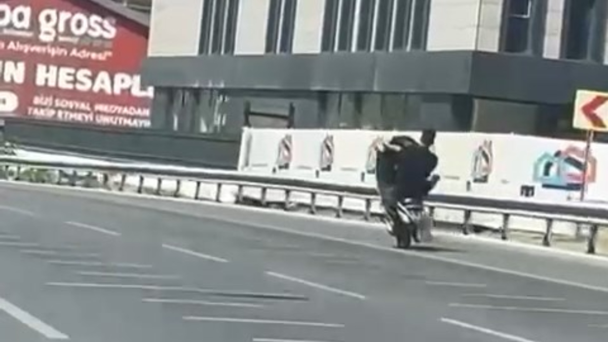 İstanbulda Tek Teker Üzerinde Tehlikeli Motosiklet Yolculuğu Kamerada