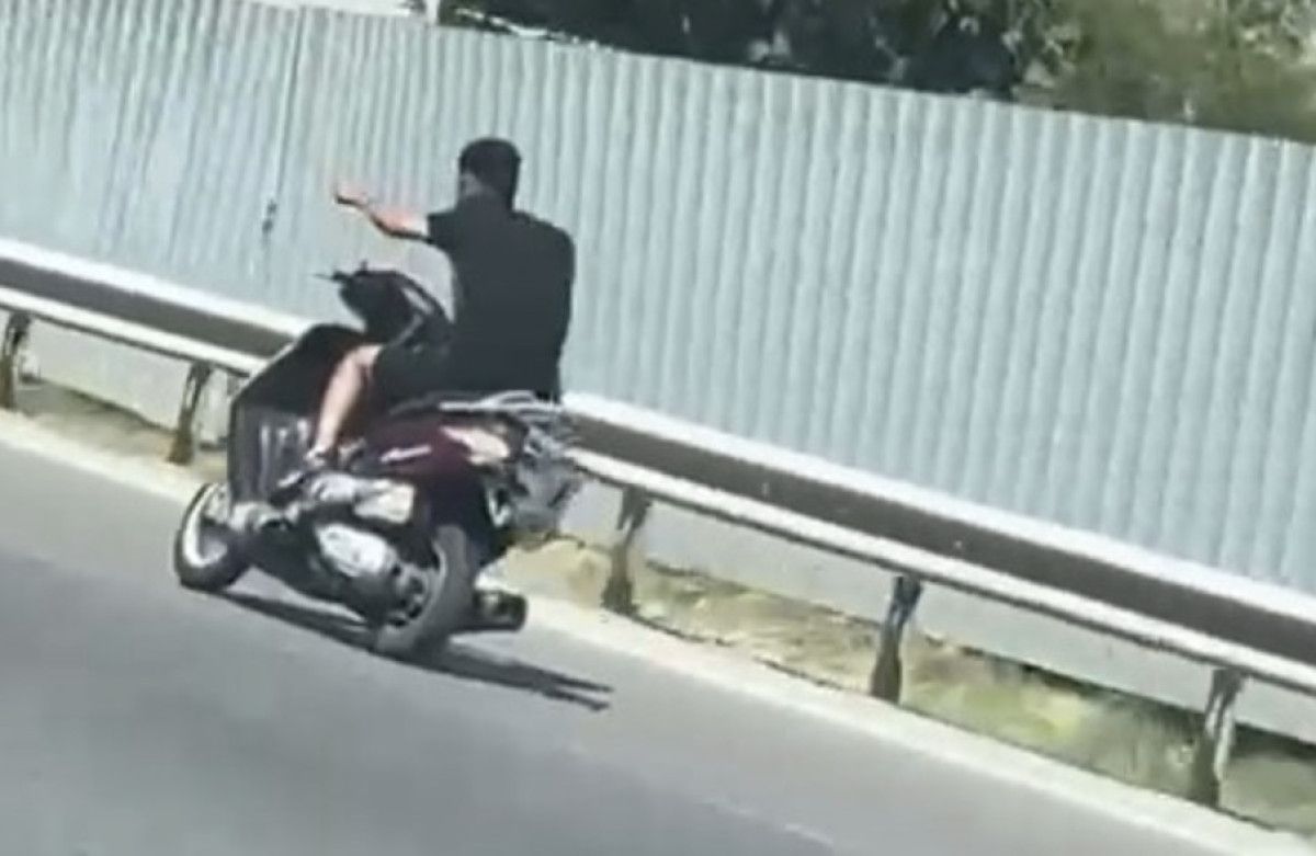 İstanbulda Tek Teker Üzerinde Tehlikeli Motosiklet Yolculuğu Kamerada