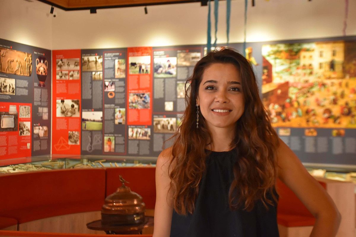 İzmirde Minik Piyanist Yusuf'un Klasik Eserlerle Dolu Büyüleyici Sesi