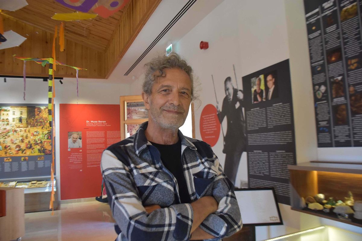 İzmirde Minik Piyanist Yusuf'un Klasik Eserlerle Dolu Büyüleyici Sesi