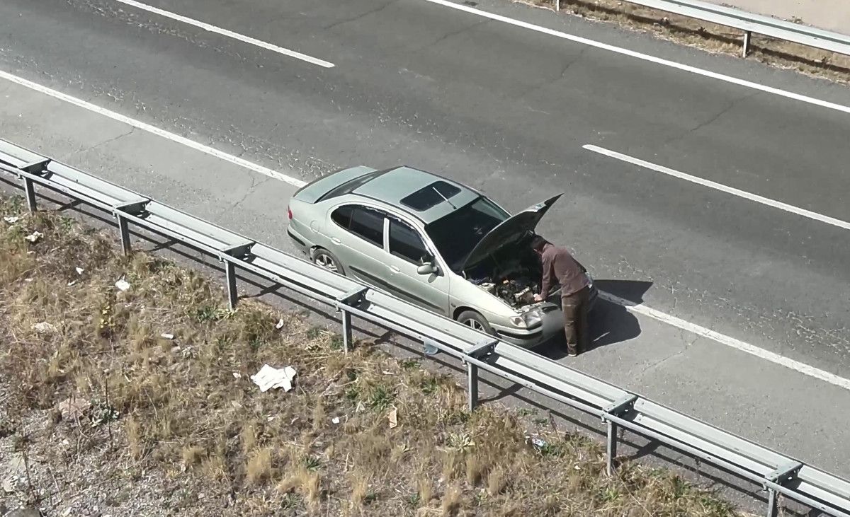 Karsta Polis Görünce Arıza Yaptı; Ehliyetsiz Araç Kullanırken Yakalandı