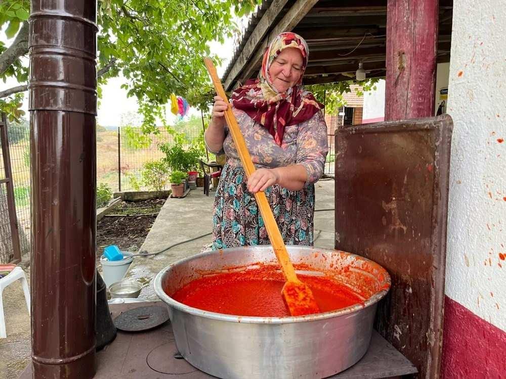 Kışa Hazırlık: Kazanlar Kuruluyor ve Kadınlardan Salça Maratonu