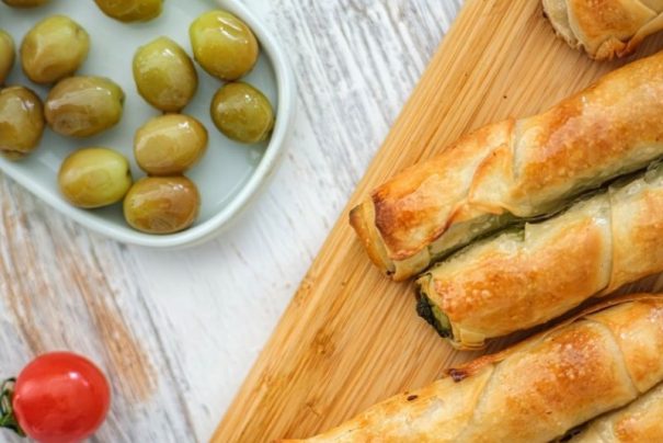 Lezzetli ve Pratik Zeytinli Börek Tarifleri
