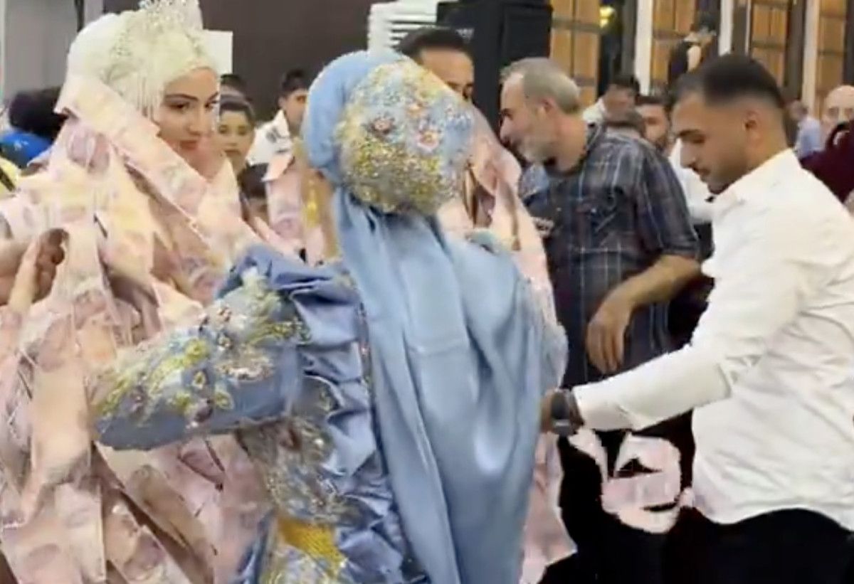 Mardin Düğününde Damada 200 TL'lik Banknotlarla Yelek Giydirilmesi Geleneksel Anlam Yükleniyor