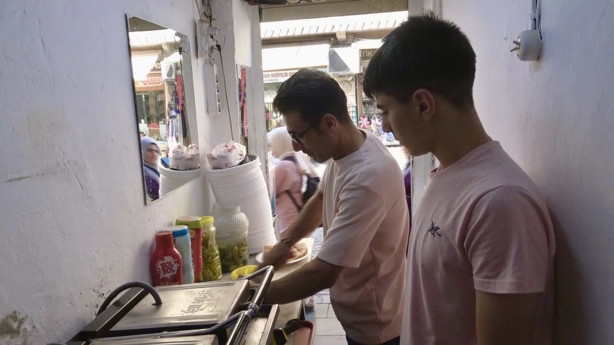 Mardin'de 3 Metrekarelik Dükkanla Çocuklarını Eğiten Ebeveynlerin İlham Verici Hikayesi