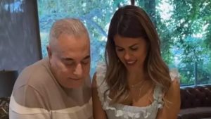 Mehmet Ali Erbil’in 40 Yaş Genç Eşine Unutulmaz Doğum Günü Kutlaması! Çocuklar da Eşlik Etti