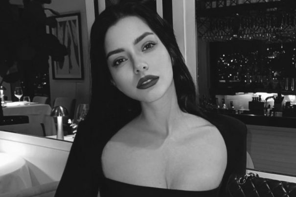 Merve Boluğur’un Photoshop ile Siyah Saç Renk Değişikliği: Ünlüde Yeni Stil Denemeleri