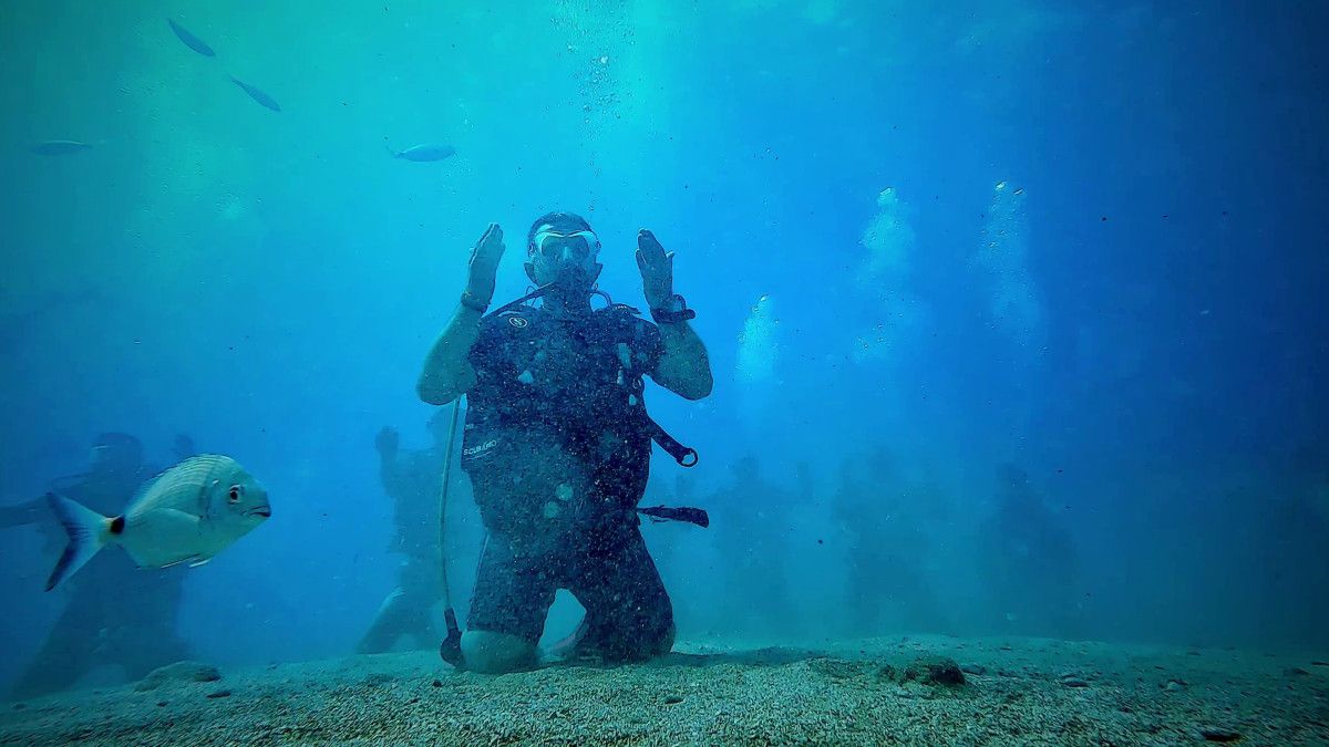 Muğla'da Denizin Derinliklerinde Namaz Kılmanın İlginç Hikayesi