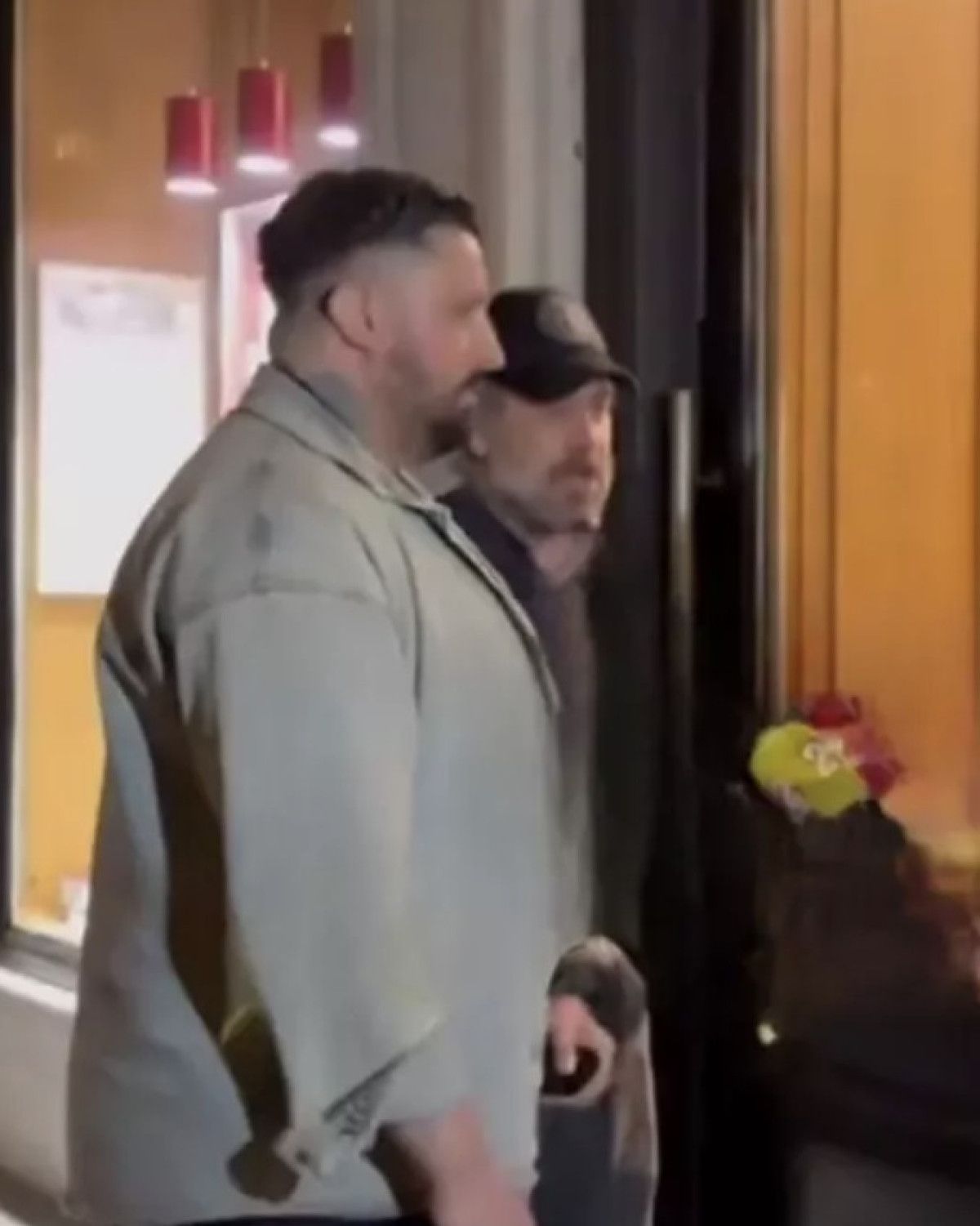 Basın Mensubuna Tepkisi