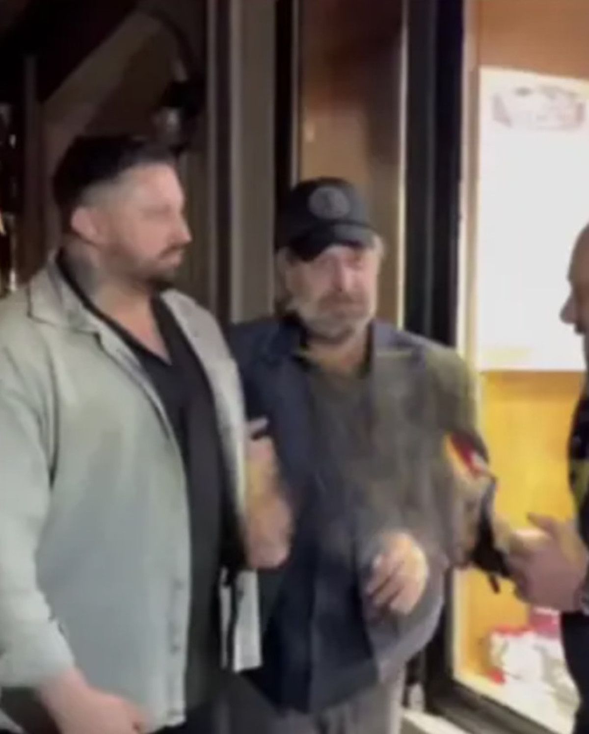 Basın Mensubuna Tepkisi