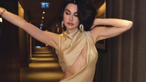 Nesrin Cavadzade’nin Dekoltesine Yıldızlar Göz Dikti! Şıklık Zirvede