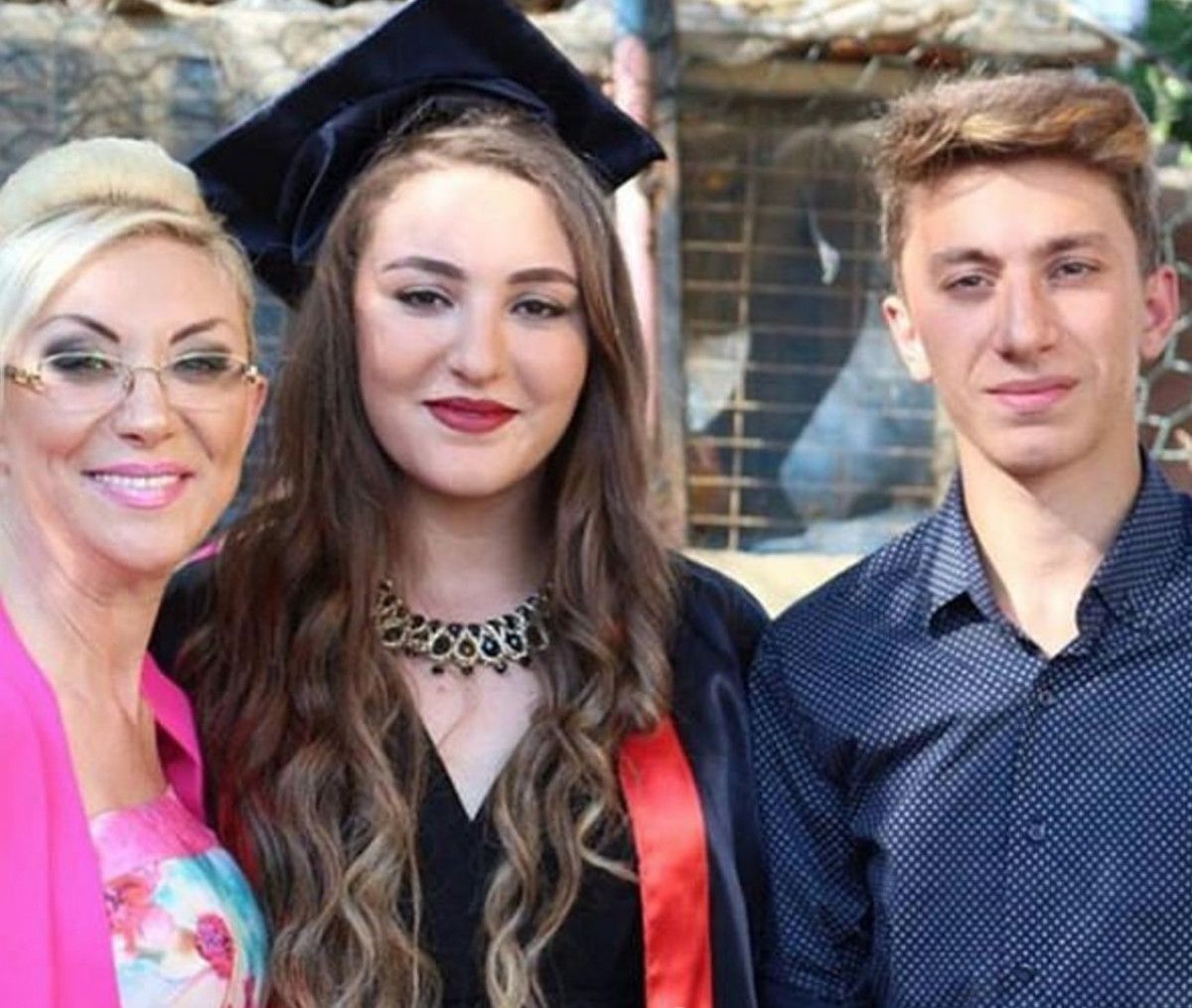 Şarkıcı Güllünün Son Röportajı: 'Beni Serenay Sarıkaya Oynasın'