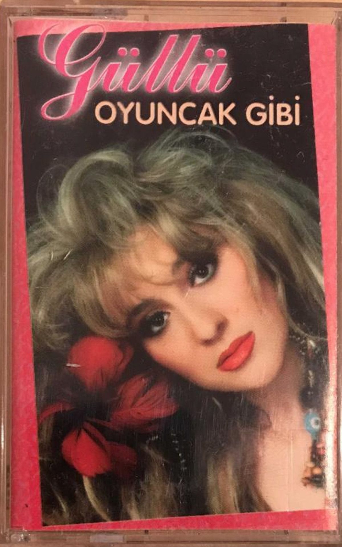 Şarkıcı Güllünün Son Röportajı: 'Beni Serenay Sarıkaya Oynasın'