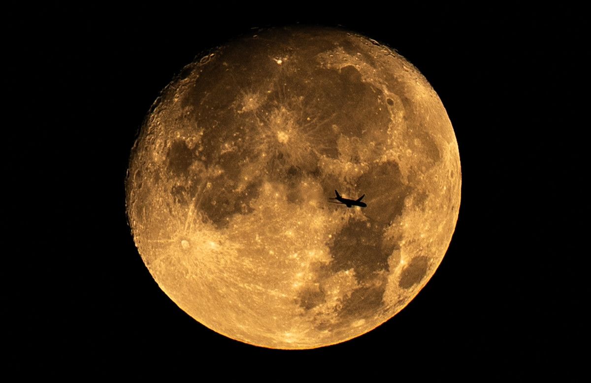 Sinop'ta Şişkin Ayın Görüntüsü Göz Kamaştırıyor