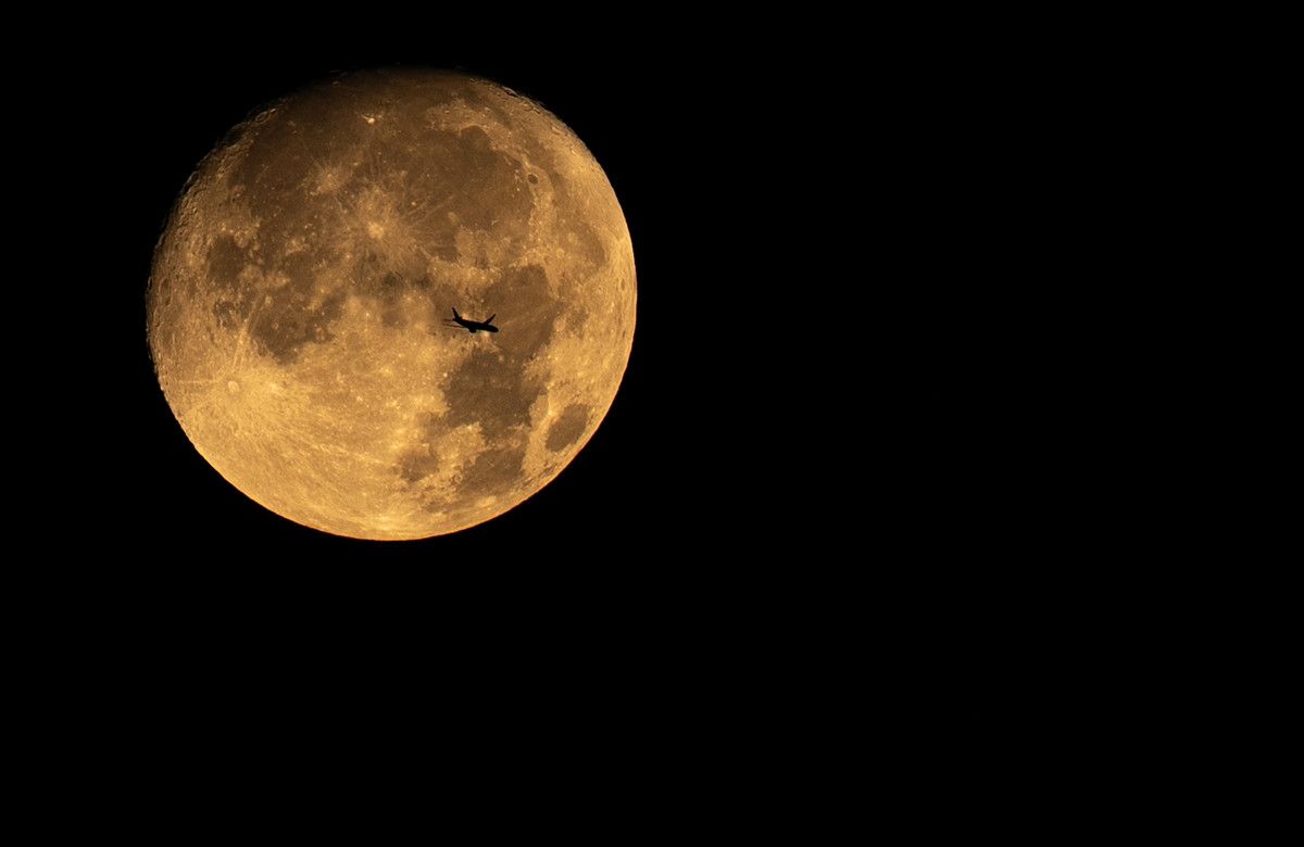 Sinop'ta Şişkin Ayın Görüntüsü Göz Kamaştırıyor