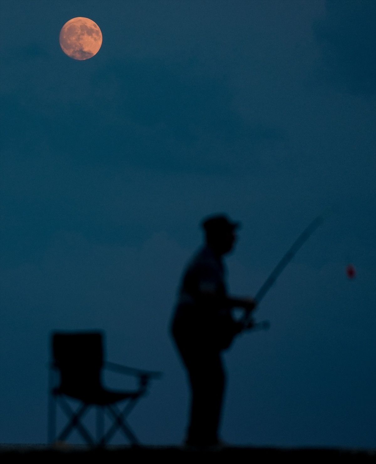 Sinop'ta Şişkin Ayın Görüntüsü Göz Kamaştırıyor
