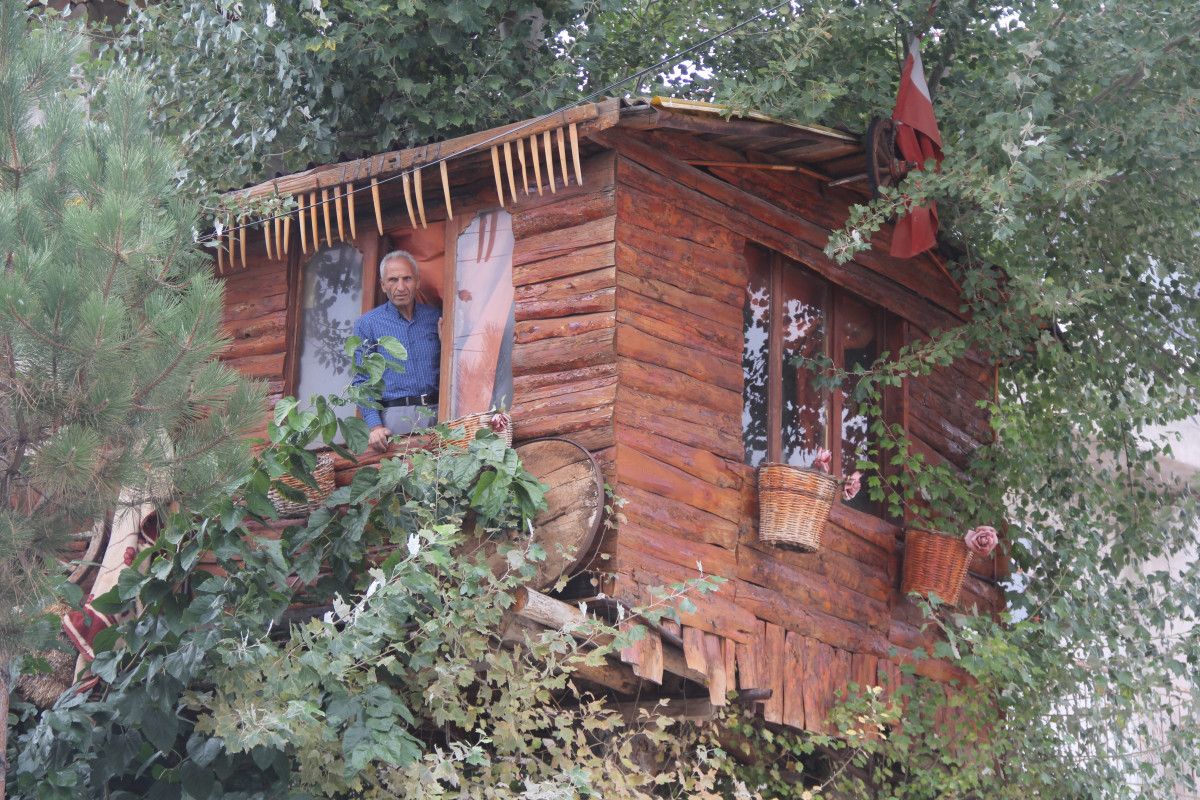 Sivas'ta Babası, Oğlunun Anısını Ağaç Evle Yaşatıyor