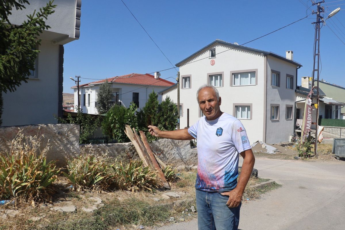 Sivas'ta Babası, Oğlunun Anısını Ağaç Evle Yaşatıyor