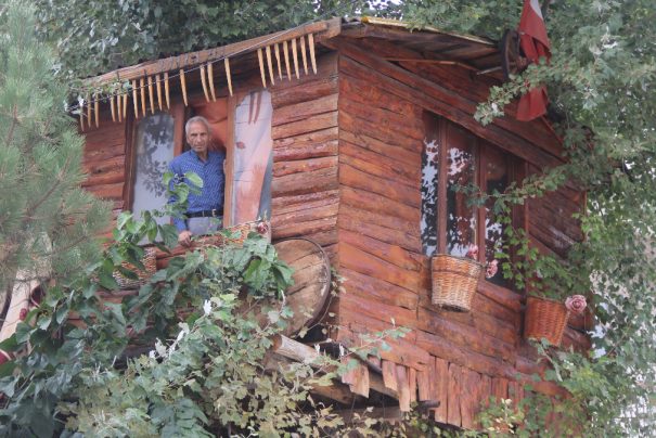 Sivas’ta Babası, Oğlunun Anısını Ağaç Evle Yaşatıyor