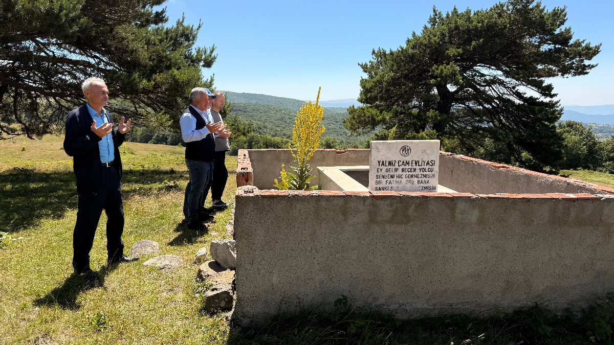 Yalnız Çam Türbesi ve Destansı Anılar