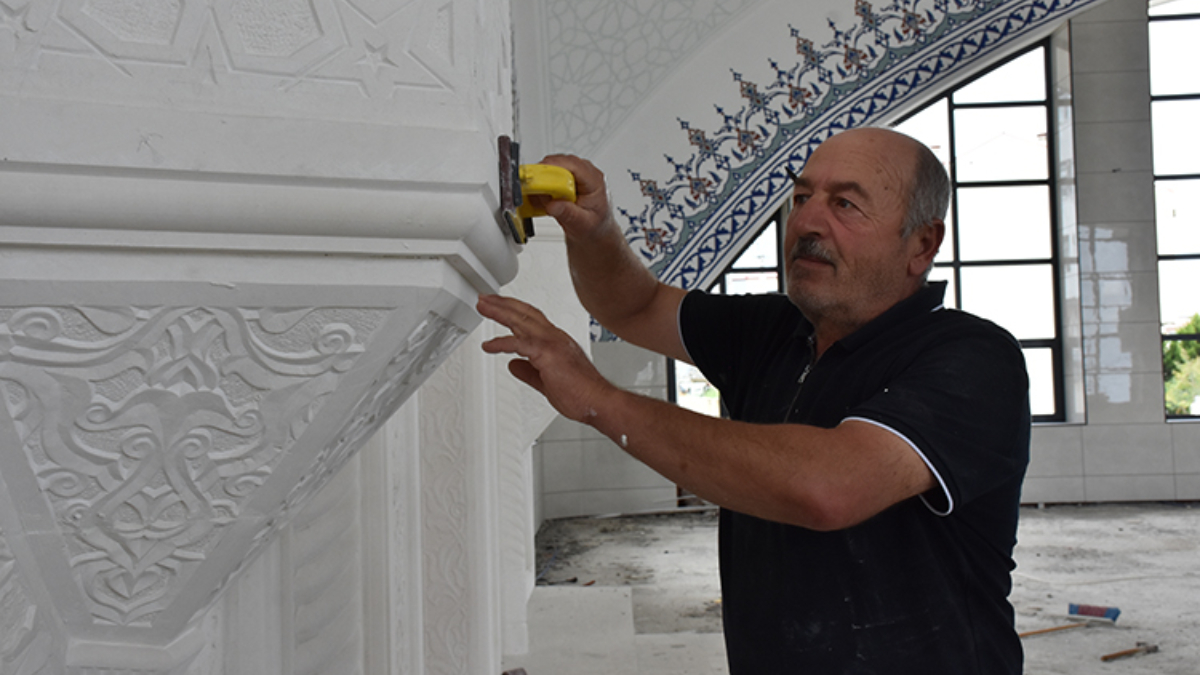 Trabzonda Yılın Ahisi Seçilen Taş Oyma Ustası, Mesleğini Oğullarına Aktardı