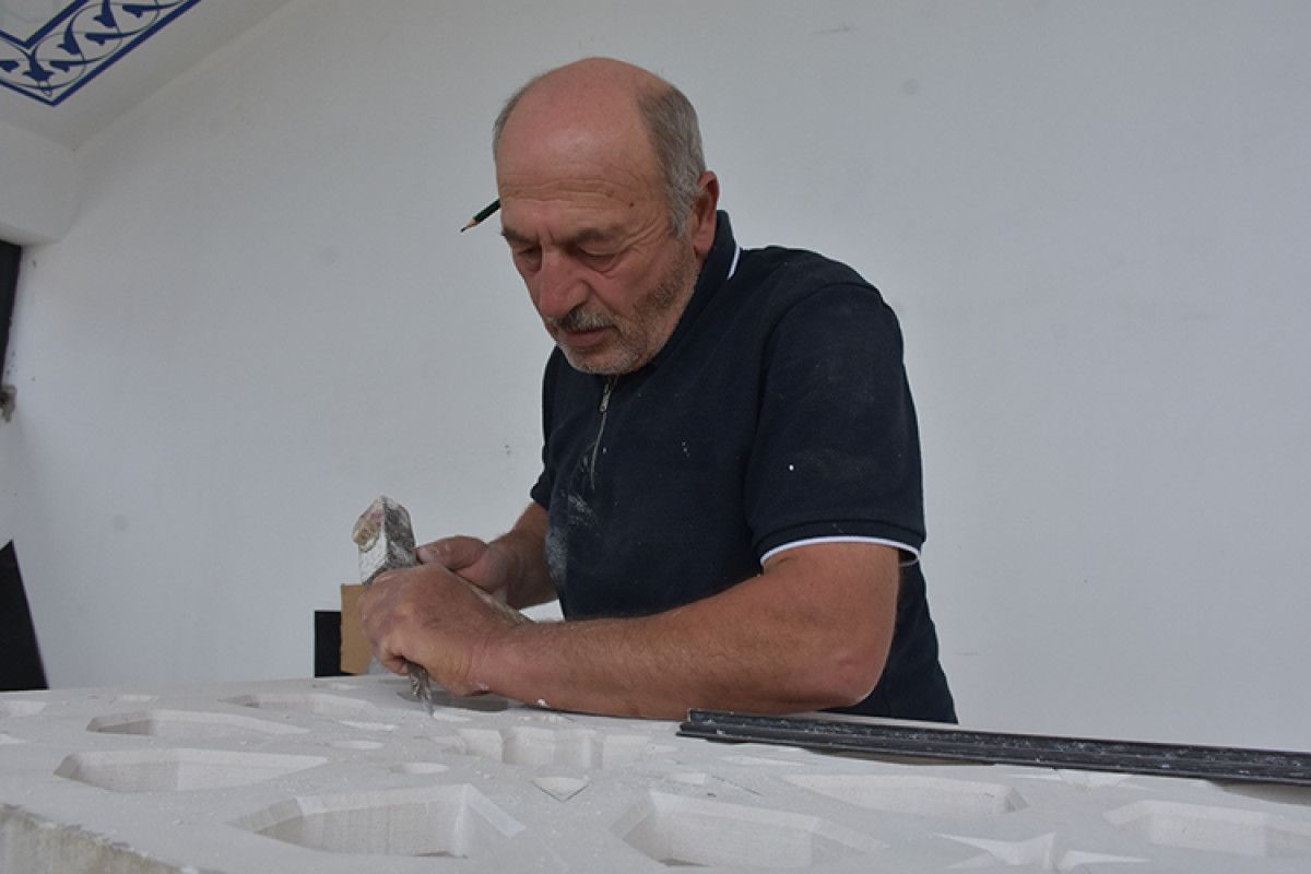 Trabzonda Yılın Ahisi Seçilen Taş Oyma Ustası, Mesleğini Oğullarına Aktardı