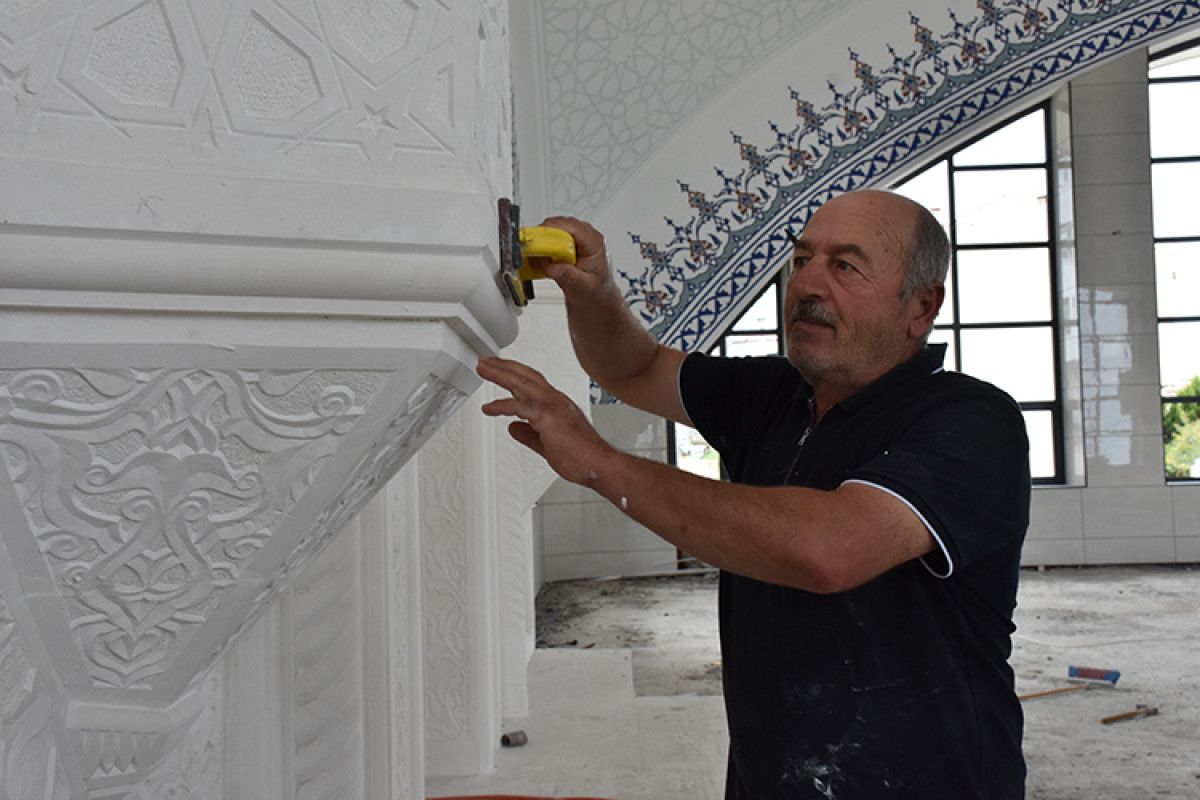 Trabzonda Yılın Ahisi Seçilen Taş Oyma Ustası, Mesleğini Oğullarına Aktardı