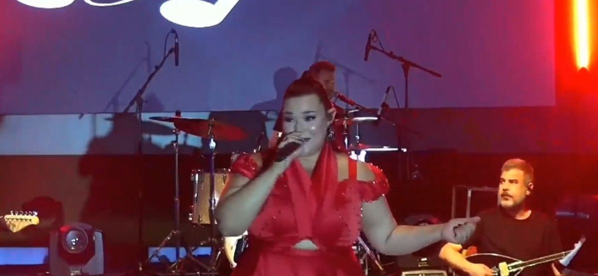 Tuğçe Kandemir Sahnede Düşme Anıyla Gündemde