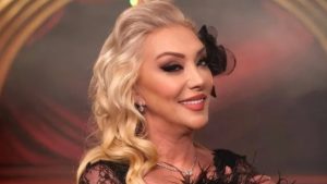 Ünlü Şarkıcı Güllü Hayatını Kaybetti: Oğlu Sosyal Medyada Acı Haberi Duyurdu