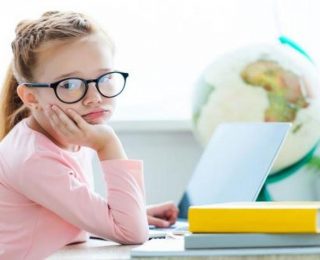 Veliler İçin Önemli Uyarı: Çocuklarda Göz Bozukluklarının Okul Başarısına Etkisi