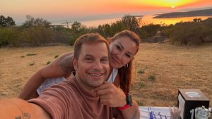 Yağmur Atacan ve Pınar Altuğun Yeni Yoga Fotoğraflarına Uygulanan Sansür